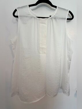CAbi White Sleeveless Pleated-Front Tank